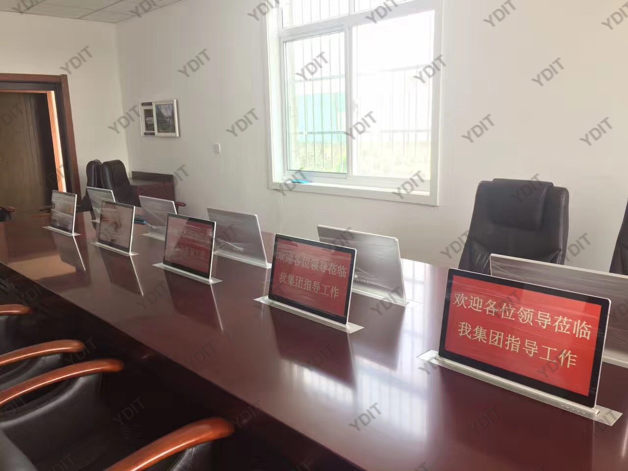 LCD screen lifter